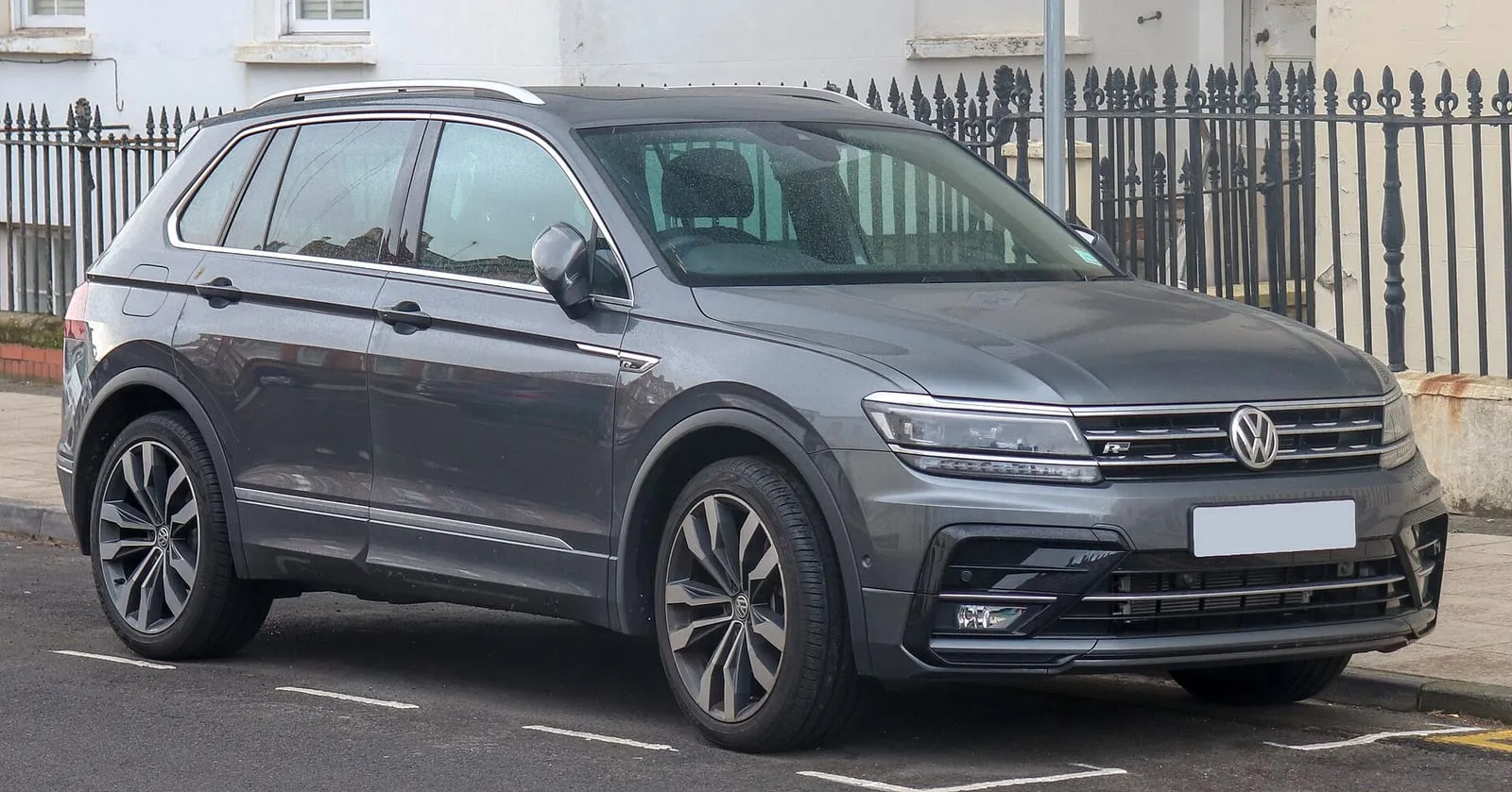 Volkswagen Tiguan 2.0 TDI 4Motion R-Line DSG – poza 1